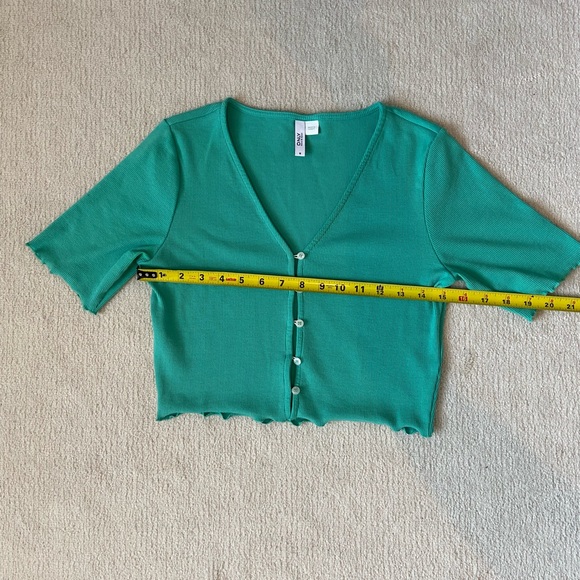 ONLY Medium Crop top button up - Picture 3 of 5